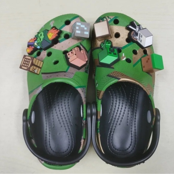 Toddler size 10 Minecraft crocs with jiblitz (not croc brand) - Picture 1 of 2